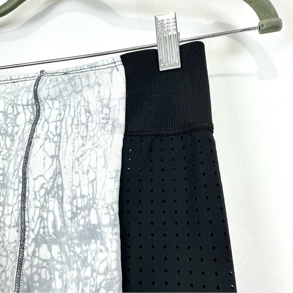 Blue Life Fit Women’s Sz S Perforated Sides Contrast Leggings Activewear Yoga - Picture 10 of 16